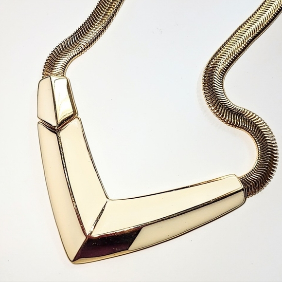 TRIFARI CREAM ENAMEL CHOKER NECKLACE 1980s FRONT CLOSURE - Picture 3 of 11